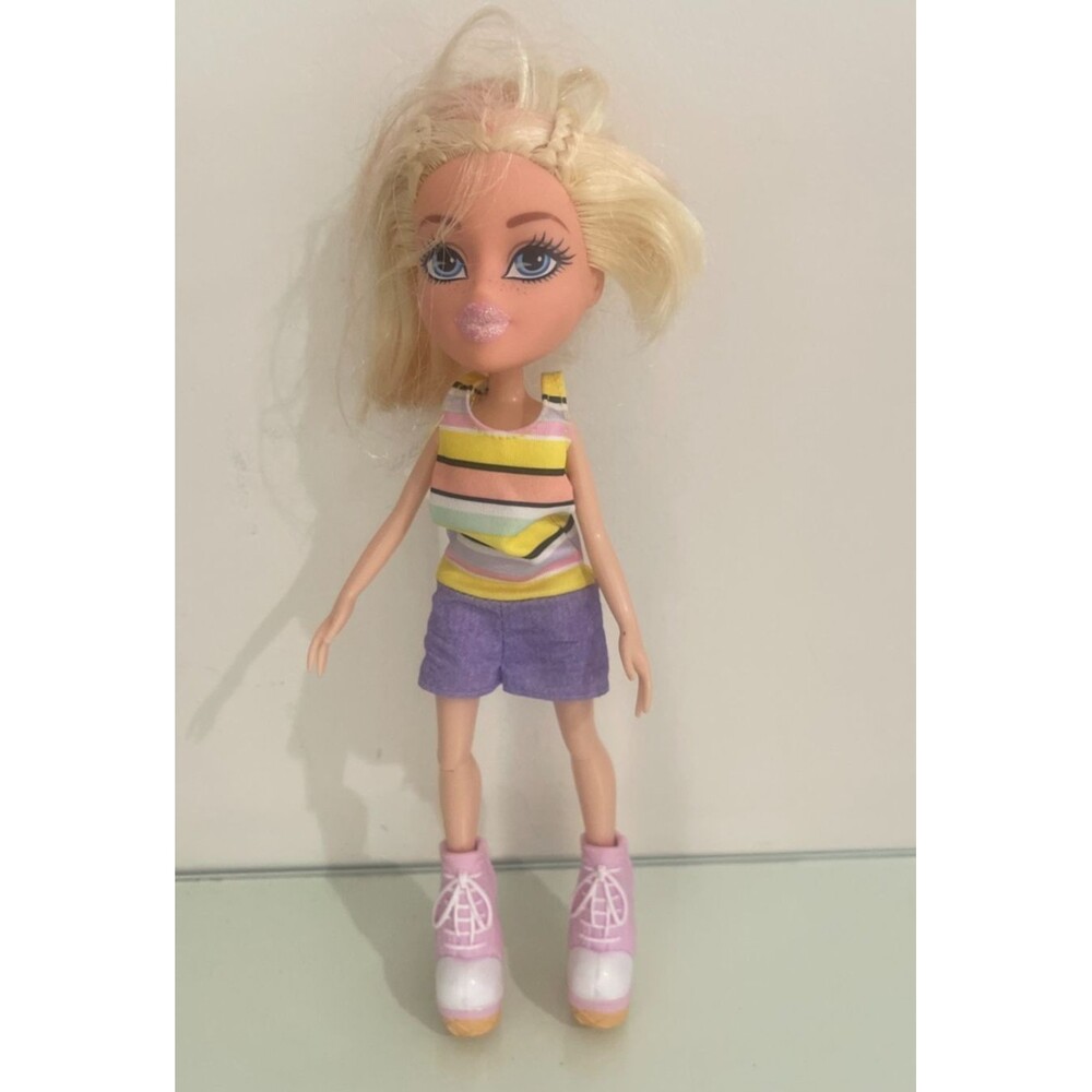 Bratz Sweet Style Cloe Doll with shoes (Damaged hair)